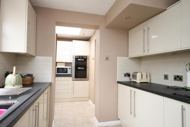 FITTED KITCHEN