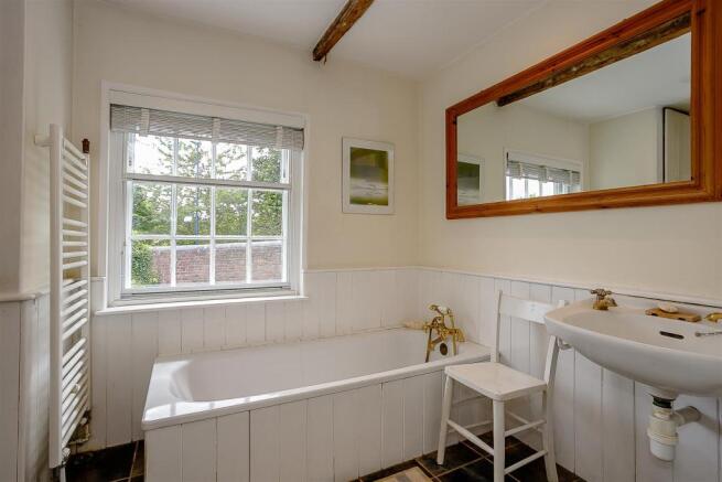 8388787-interior28.jpg