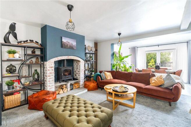 4 bed Semi-Detached for sale Image 4