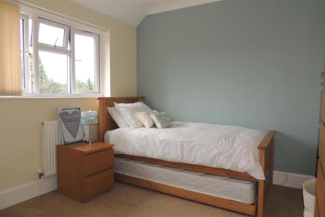 6 Croft Way 011.JPG