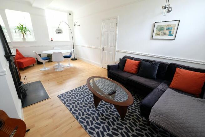 SITTING/DINING ROOM
