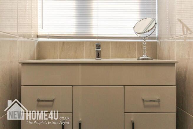 EN SUITE: