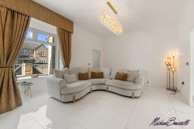 4 bed Semi-Detached for sale Image 6