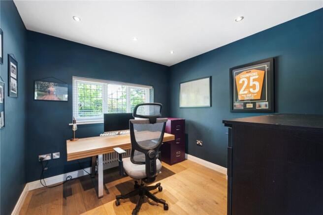 4 bed Semi-Detached for sale Image 8