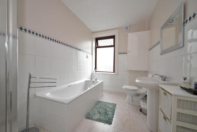 1 bed House Share to rent Image 7