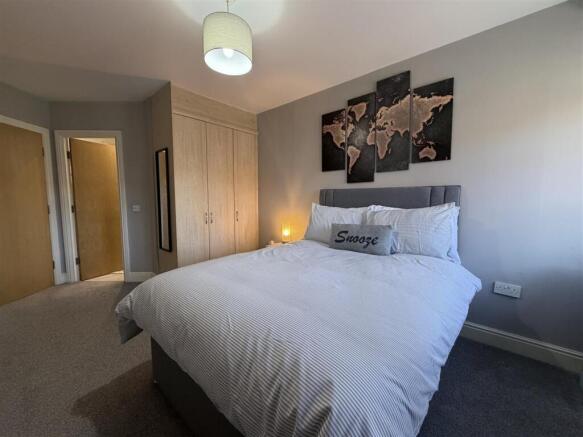 2 bed Apartment for sale Image 8