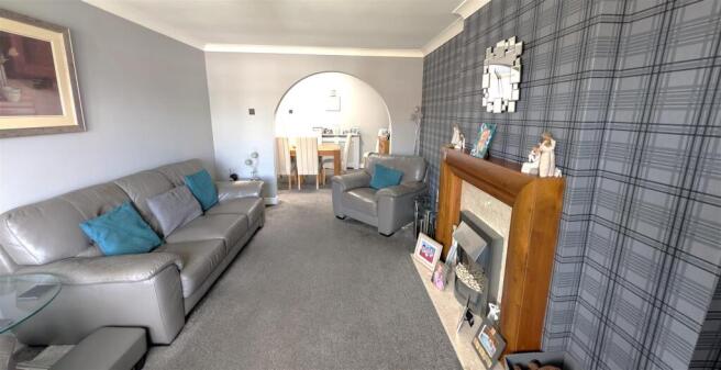 3 bed Detached Bungalow for sale Image 4