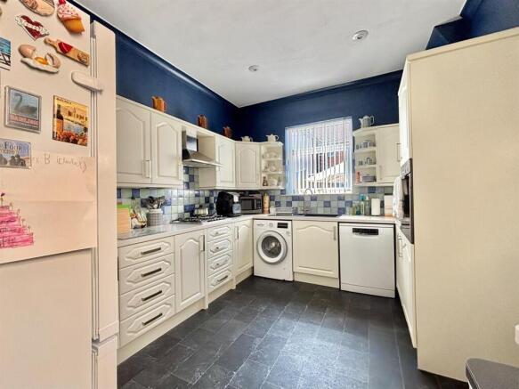 3 bed Terraced for sale Image 7