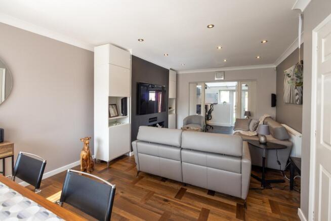 Lounge/Dining Room