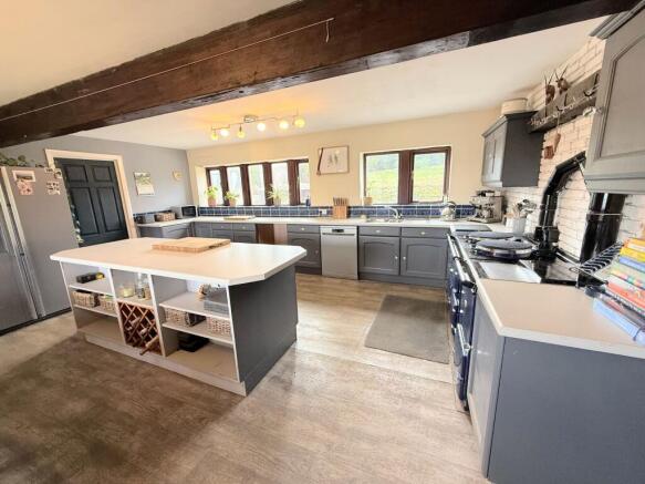 4 bed Semi-Detached to rent Image 10
