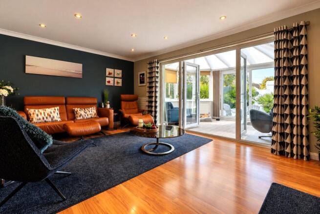 Lynhurst Avenue, Sticklepath, Barnstaple, Devon, EX31 photo 3