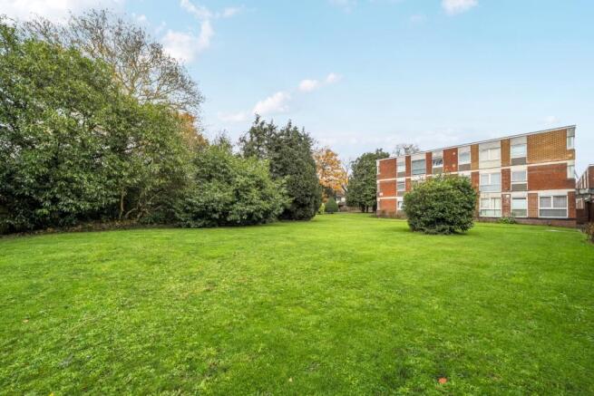 Brantwood Gardens, West Byfleet, Surrey, KT14 photo 4