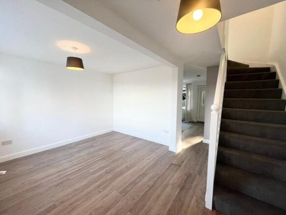 3 bed Terraced to rent Image 5
