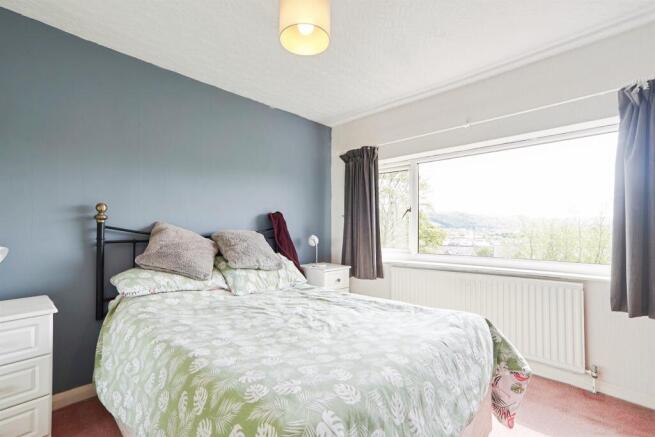 4 bed Detached for sale Image 11