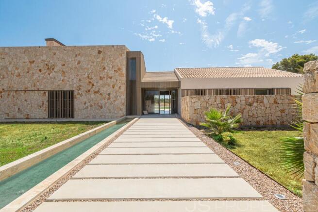 Exceptional Contemporary Finca on an Extraordinary Estate near Cala Murada