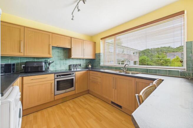 2 bed Ground Flat for sale Image 7