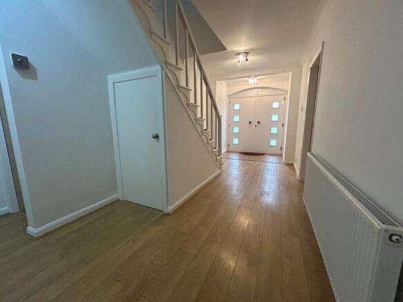 5 bed Detached to rent Image 10