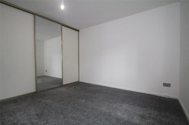 2 bed Apartment to rent Image 5