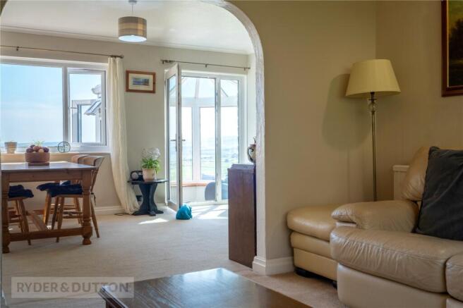 4 bed Detached for sale Image 10