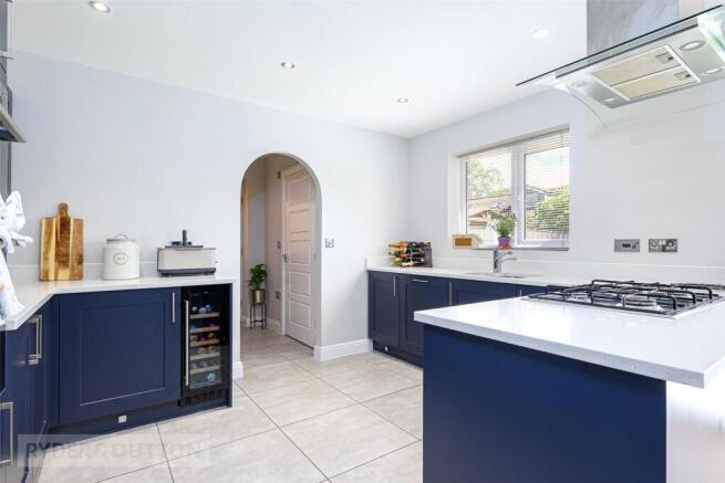 4 bed Detached for sale Image 6