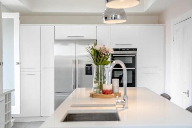 2 bed Flat for sale Image 6