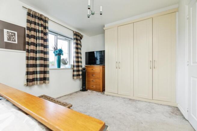 4 bed House for sale Image 8
