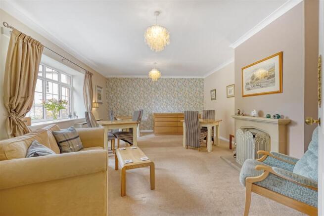 5 bed Semi-Detached for sale Image 5