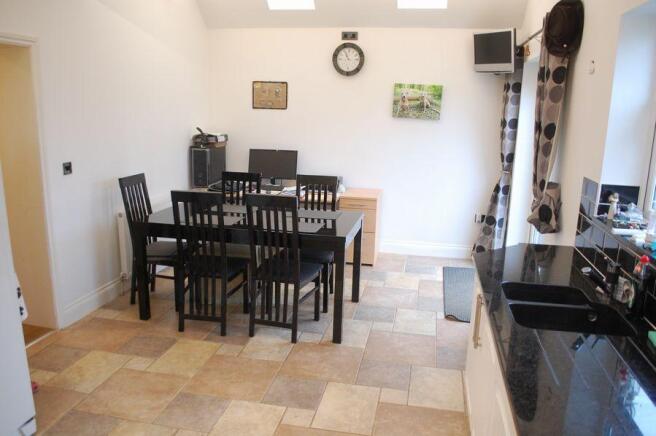 KITCHEN/DINING ROOM