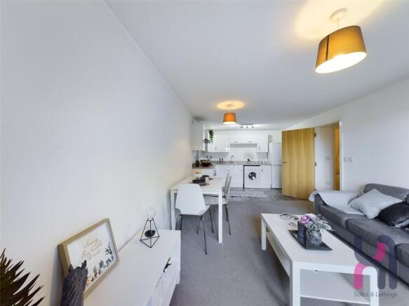 Elmira Way, Spinner House, M5 photo 4