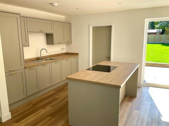 Kitchen pic1.jpg