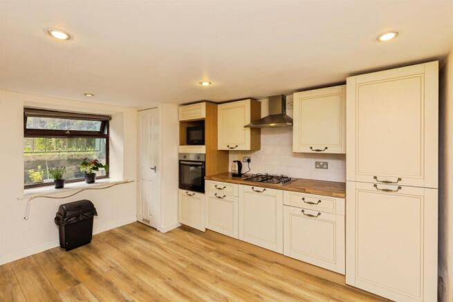 2 bed Terraced for sale Image 7