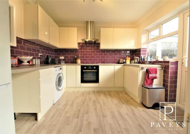 KITCHEN/BREAKFAST ROOM