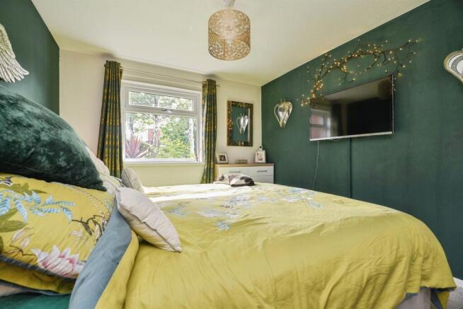 2 bed Ground Flat for sale Image 6