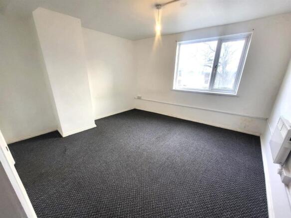 Sitting Room/ Bedroom Pic 1