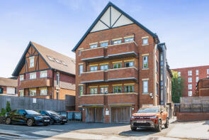 Flat 5, 42, Holden Road, Woodside Lane To Westbury Road, London N12 7DN
