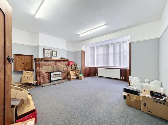 5 bed Detached for sale Image 7