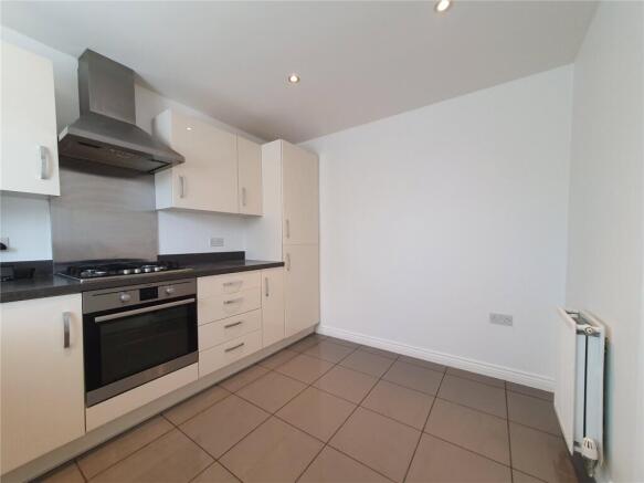 3 bed Semi-Detached to rent Image 6