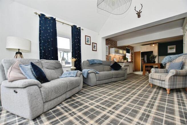 3 bed Semi-Detached for sale Image 9