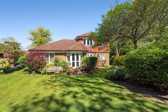1-bed house on Summers Road, Godalming, £175,000