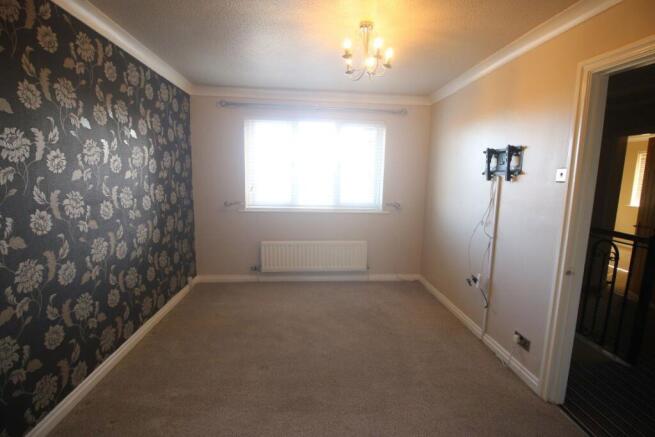 4 bed House to rent Image 6