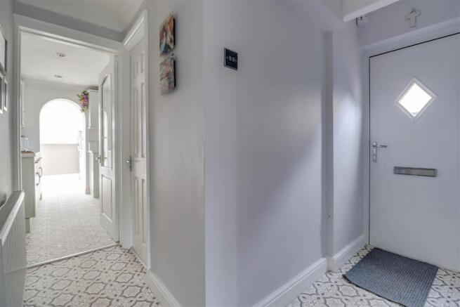 142 CHURCH END LANE INSIDE-2.jpg