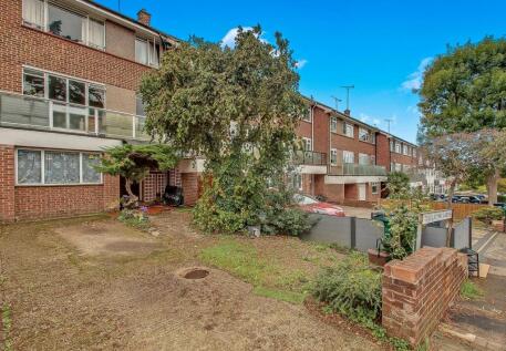 Latymer Gardens, Wickliffe Avenue, Finchley, N3