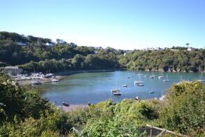 31 Gwelfor, Old Newport Road, Lower Town, Fishguard SA65 9NA