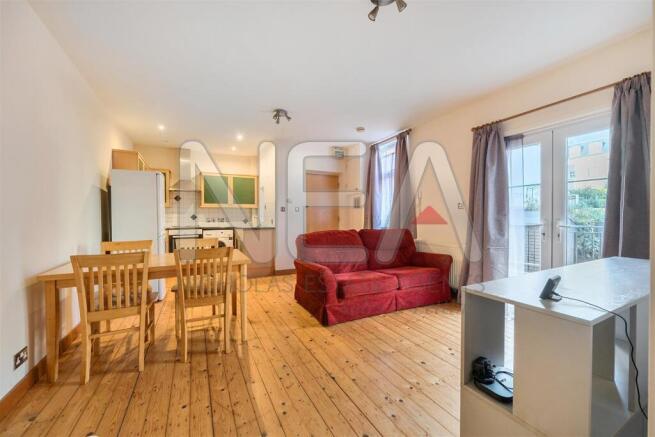 Open plan living room /dining area