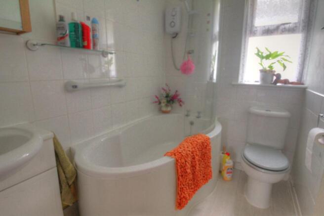 14 - Bathroom