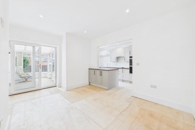 4 bed Semi-Detached for sale Image 7