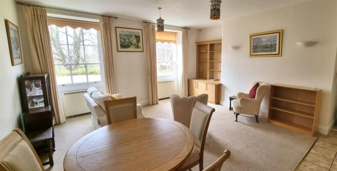 SITTING ROOM.jpg