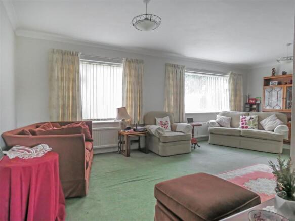 Lounge 2.JPG