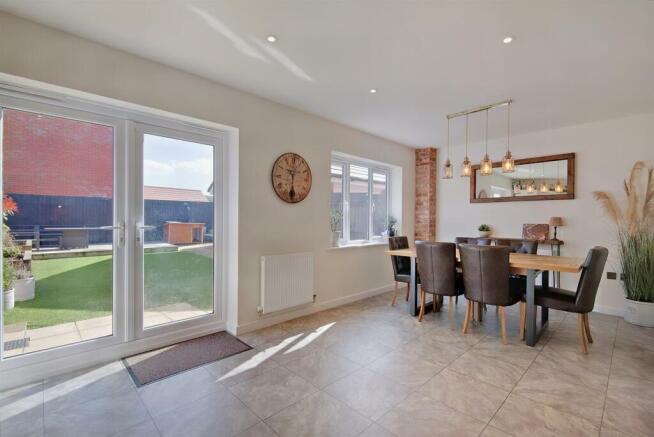 8545078-interior07-800.JPG