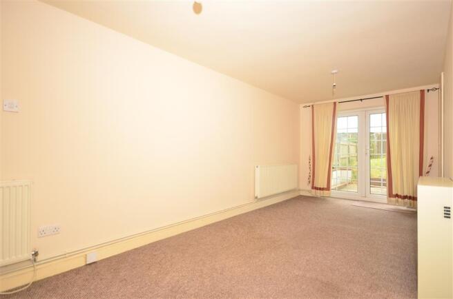 Lounge / Dining Area